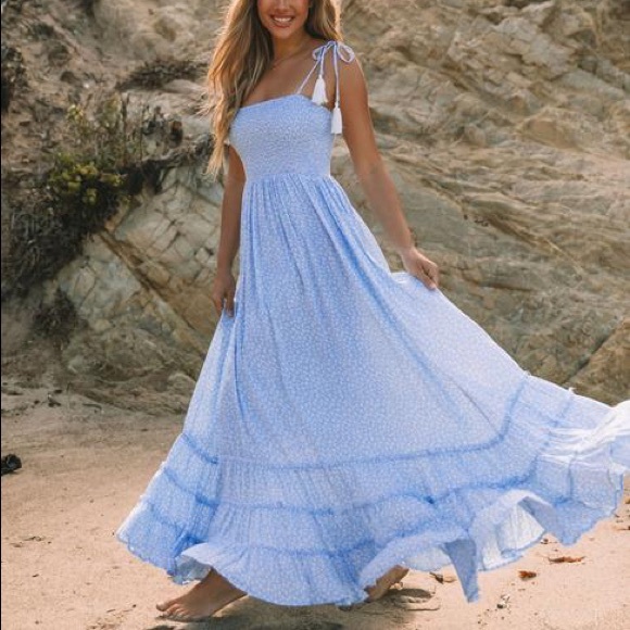 Vici Dresses & Skirts - Vici Bradlea Smocked Maxi Dress